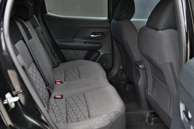 2025 Nissan Kicks - Image 16 of 20