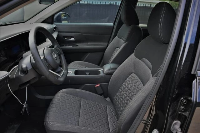 2025 Nissan Kicks - Image 13 of 20