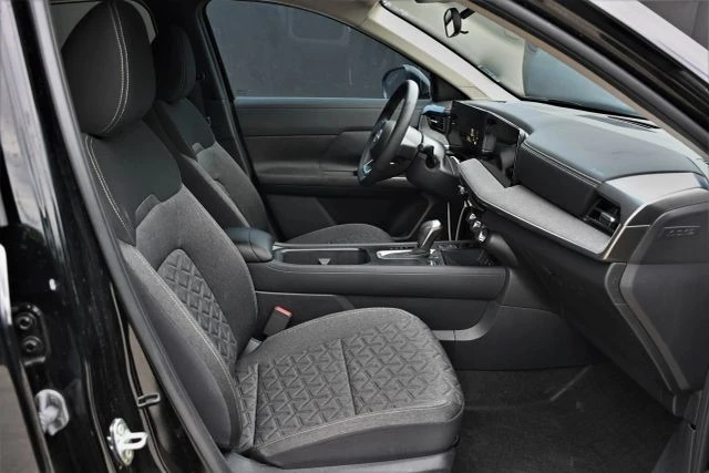 2025 Nissan Kicks - Image 14 of 20