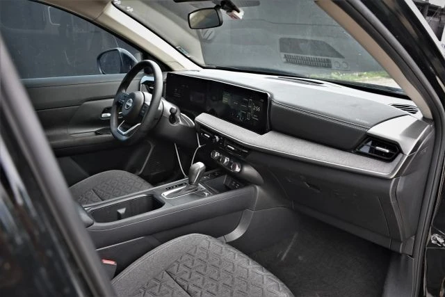 2025 Nissan Kicks - Image 15 of 20
