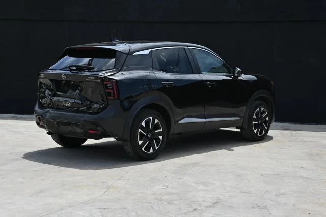 2025 Nissan Kicks - Image 5 of 22