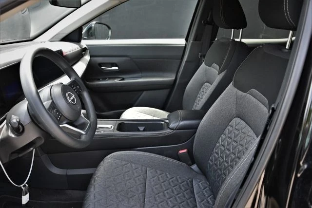2025 Nissan Kicks - Image 16 of 22