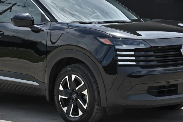 2025 Nissan Kicks - Image 8 of 22
