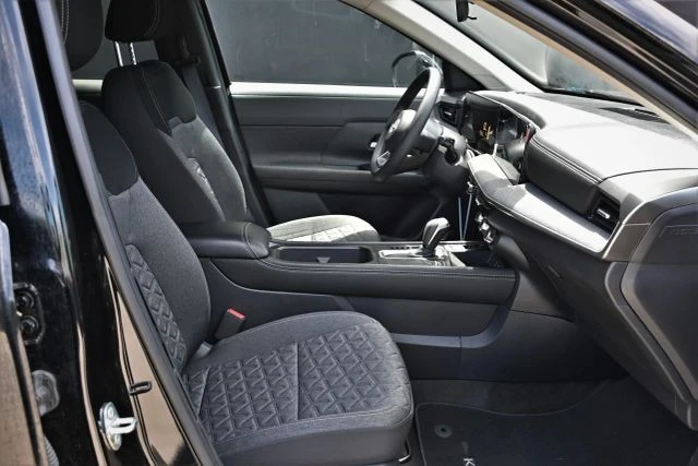 2025 Nissan Kicks - Image 18 of 22