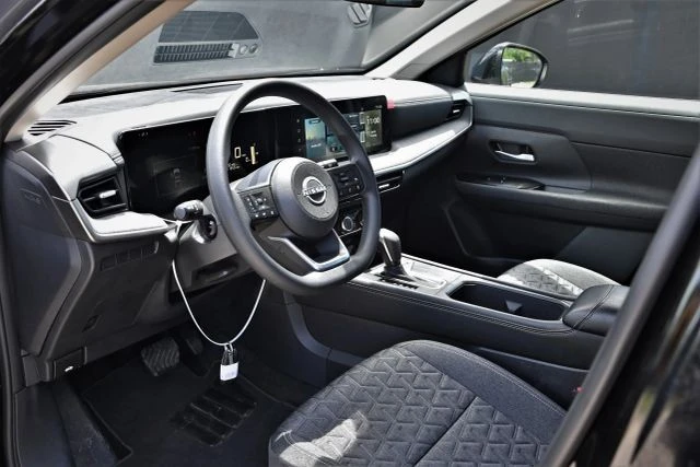 2025 Nissan Kicks - Image 15 of 22