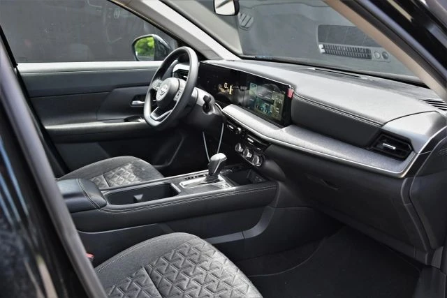 2025 Nissan Kicks - Image 17 of 22