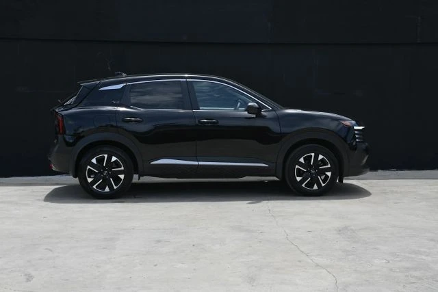2025 Nissan Kicks - Image 7 of 22