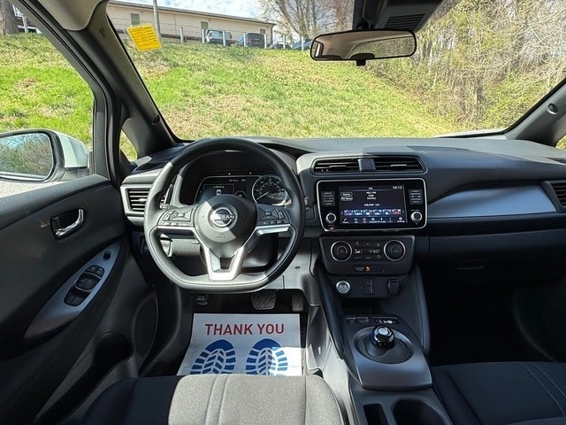 2025 Nissan Leaf - Image 10 of 21