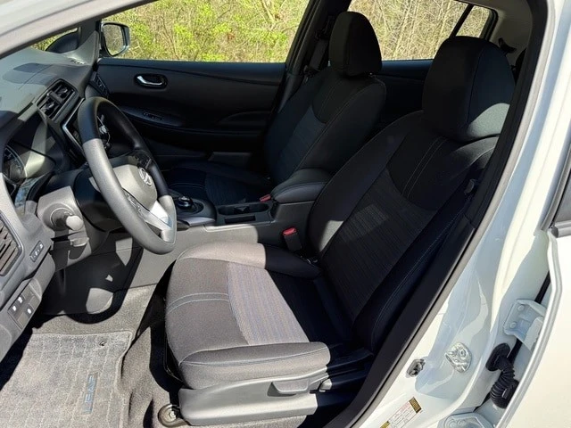 2025 Nissan Leaf - Image 11 of 21