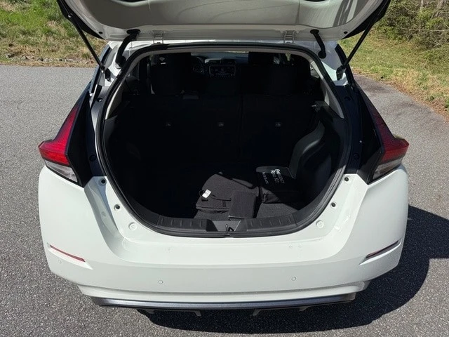 2025 Nissan Leaf - Image 15 of 21