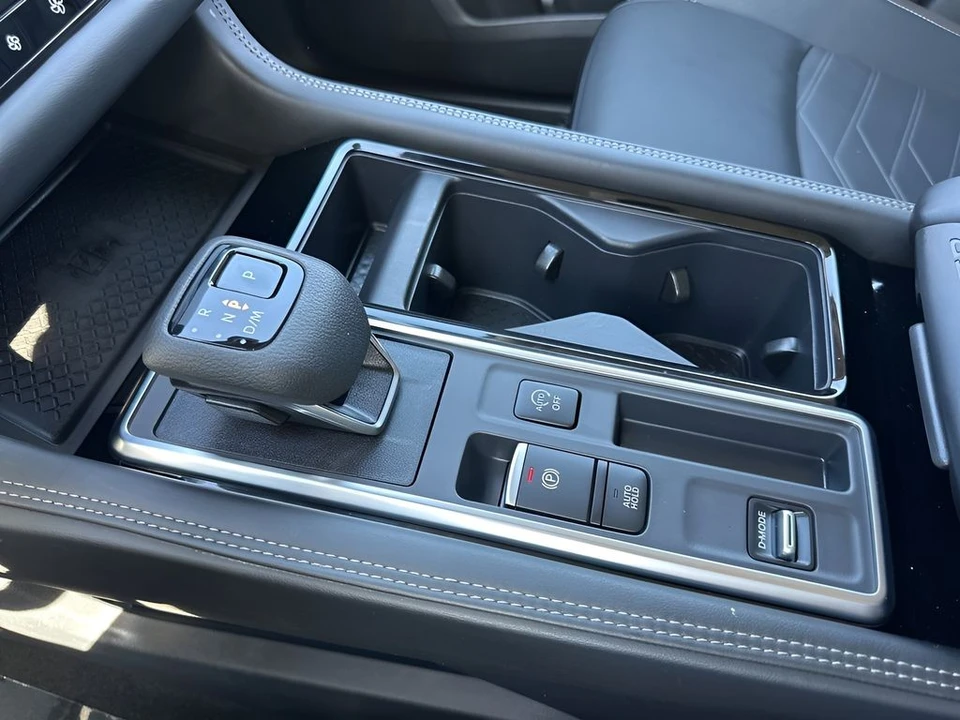 2025 Nissan Pathfinder 5th Gen - Image 16 of 21