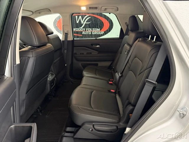 2025 Nissan Pathfinder 5th Gen - Image 16 of 21