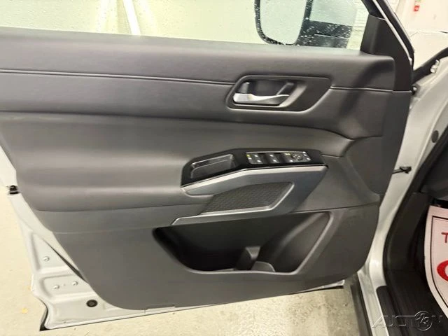 2025 Nissan Pathfinder 5th Gen - Image 14 of 21
