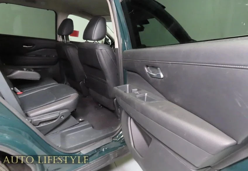 2025 Nissan Pathfinder 5th Gen - Image 27 of 31