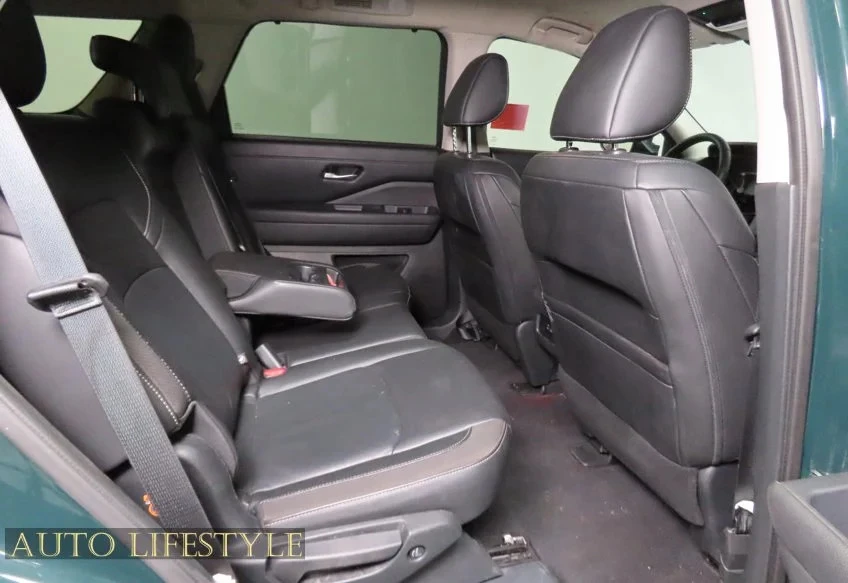2025 Nissan Pathfinder 5th Gen - Image 30 of 31