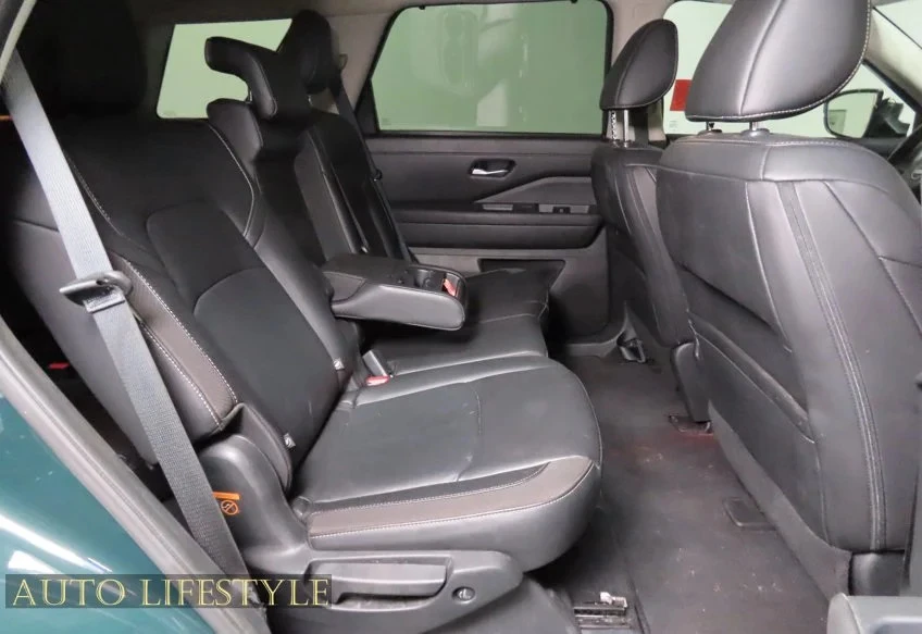 2025 Nissan Pathfinder 5th Gen - Image 22 of 31