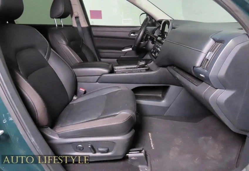2025 Nissan Pathfinder 5th Gen - Image 26 of 31