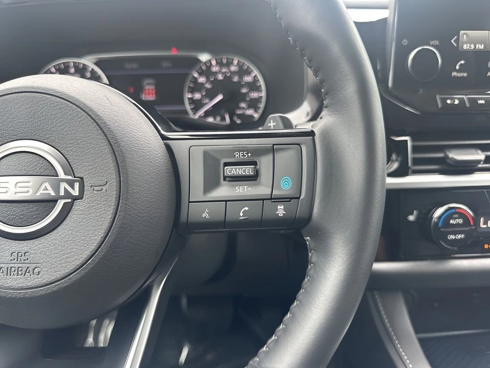 2025 Nissan Pathfinder 5th Gen - Image 17 of 21