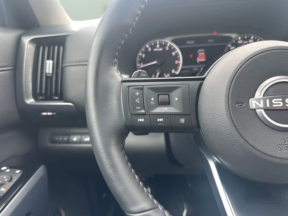 2025 Nissan Pathfinder 5th Gen - Image 16 of 21