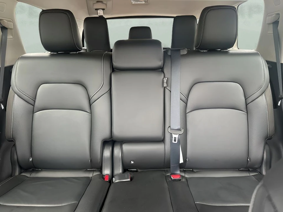2025 Nissan Pathfinder 5th Gen - Image 11 of 21