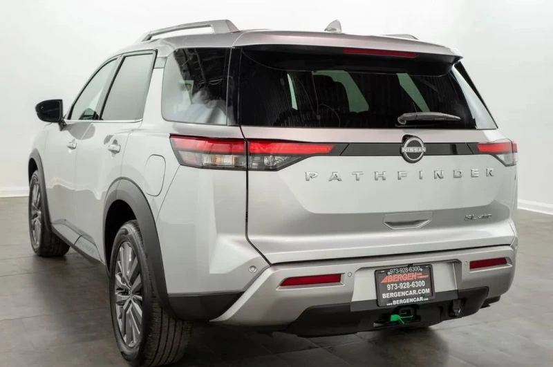 2025 Nissan Pathfinder 5th Gen - Image 10 of 12