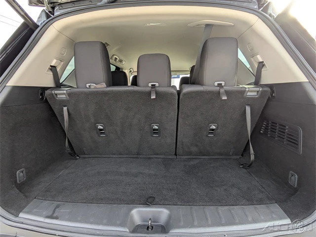 2025 Nissan Pathfinder 5th Gen - Image 13 of 21