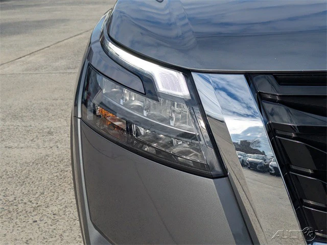 2025 Nissan Pathfinder 5th Gen - Image 10 of 21