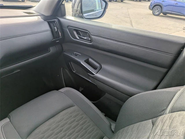 2025 Nissan Pathfinder 5th Gen - Image 19 of 21
