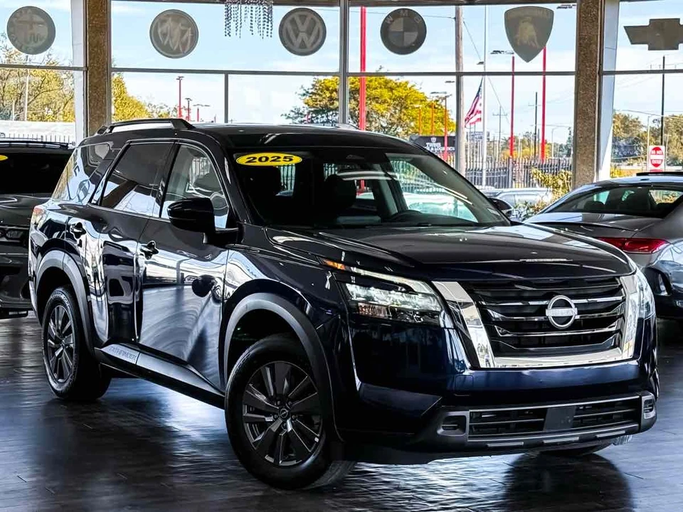 2025 Nissan Pathfinder 5th Gen - Image 2 of 21