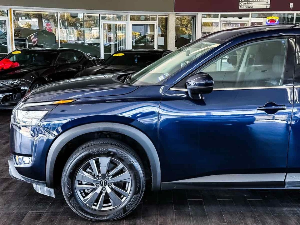 2025 Nissan Pathfinder 5th Gen - Image 9 of 21