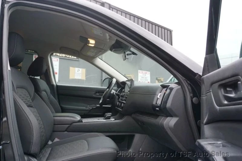 2025 Nissan Pathfinder 5th Gen - Image 11 of 12