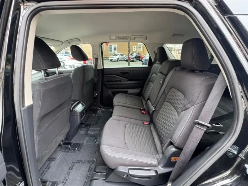 2025 Nissan Pathfinder 5th Gen - Image 11 of 12