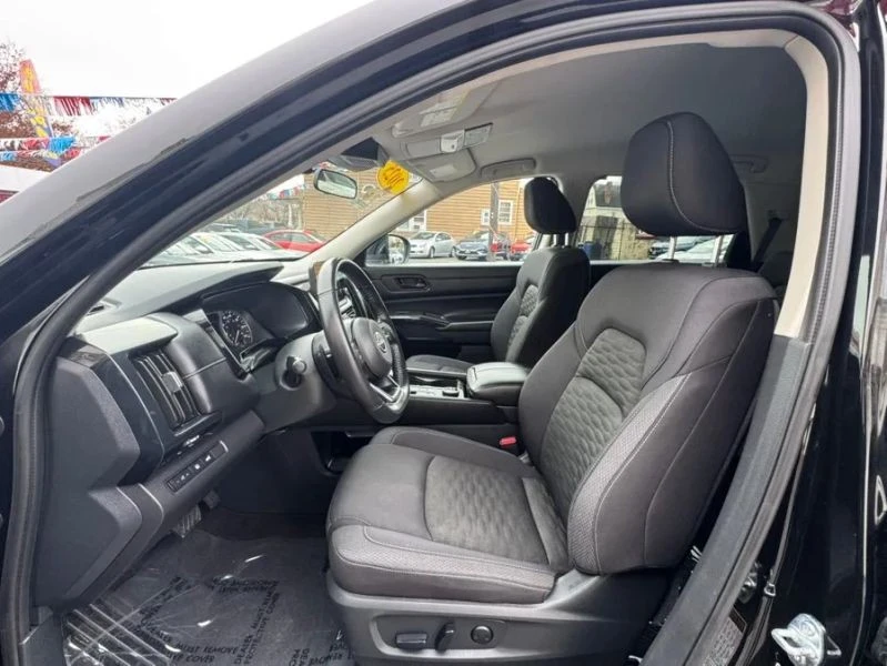 2025 Nissan Pathfinder 5th Gen - Image 9 of 12