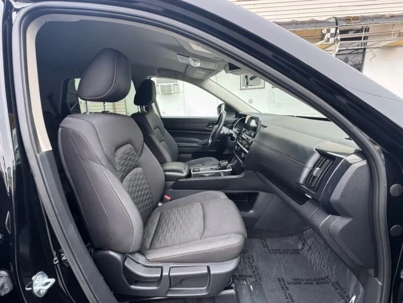 2025 Nissan Pathfinder 5th Gen - Image 10 of 12