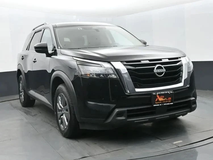 2025 Nissan Pathfinder 5th Gen - Image 3 of 12