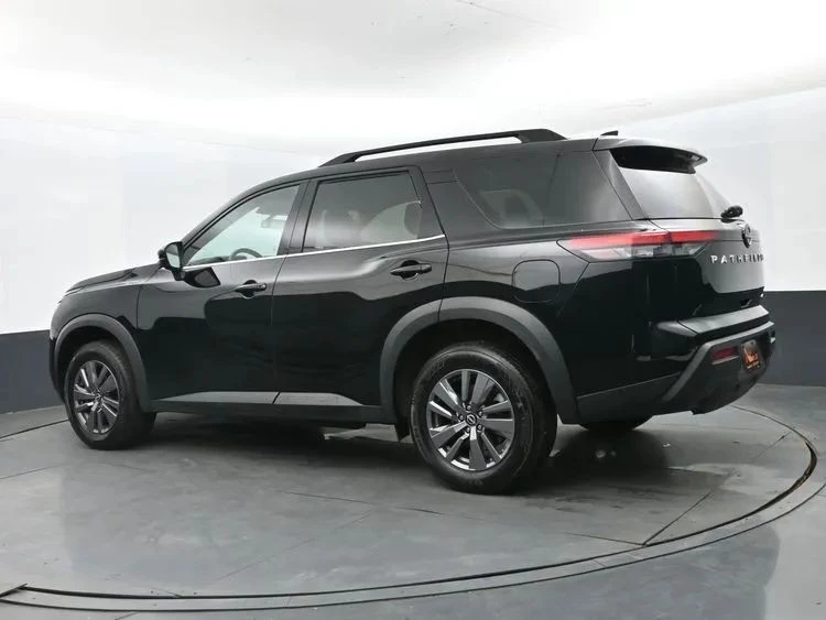2025 Nissan Pathfinder 5th Gen - Image 9 of 12