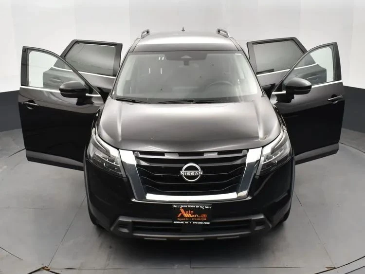 2025 Nissan Pathfinder 5th Gen - Image 10 of 12