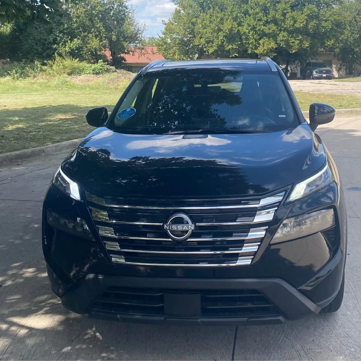 2025 Nissan Rogue - Image 2 of 11