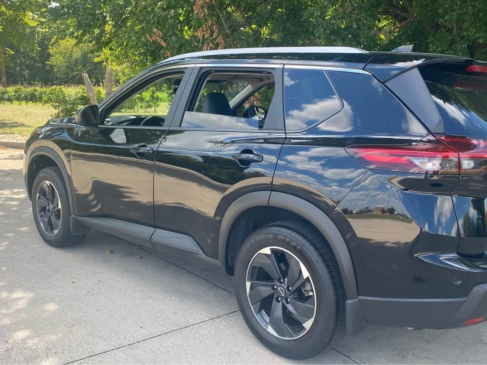 2025 Nissan Rogue - Image 4 of 11