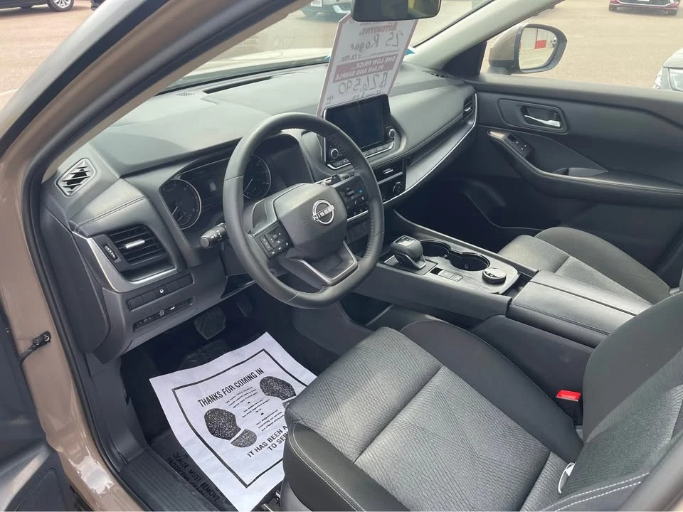 2025 Nissan Rogue - Image 9 of 14