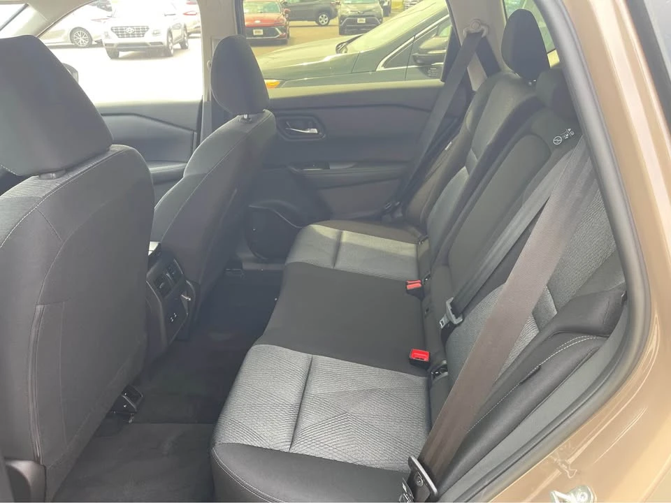 2025 Nissan Rogue - Image 12 of 14