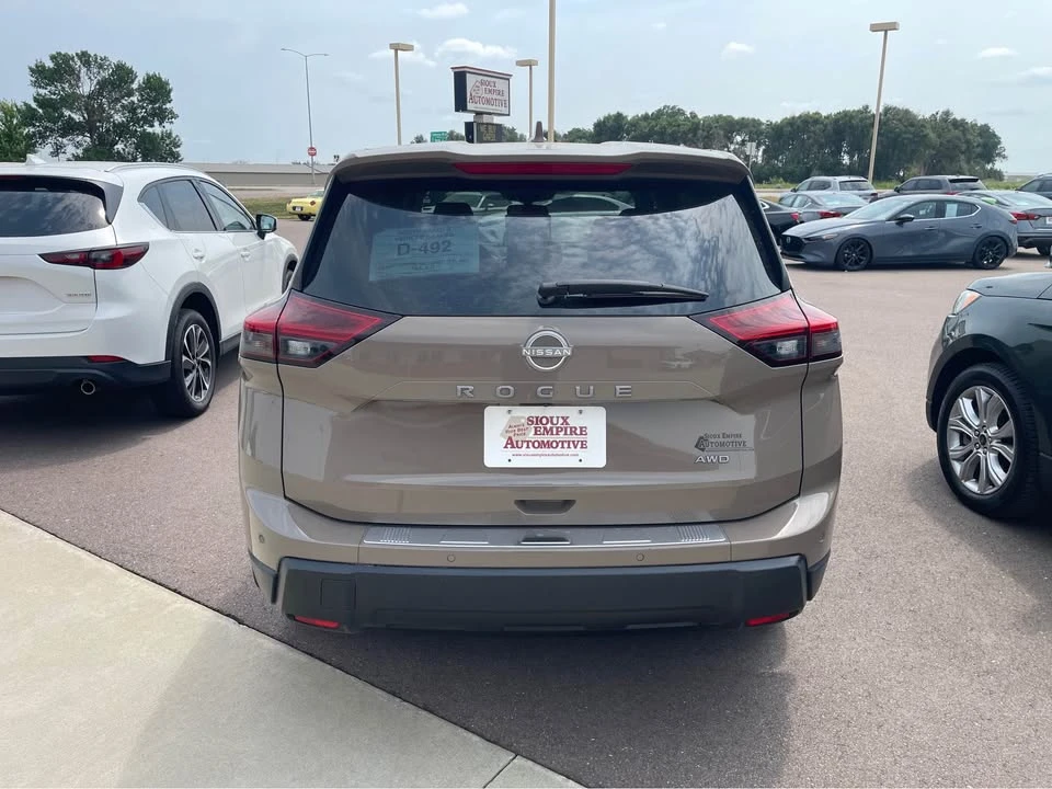 2025 Nissan Rogue - Image 5 of 14