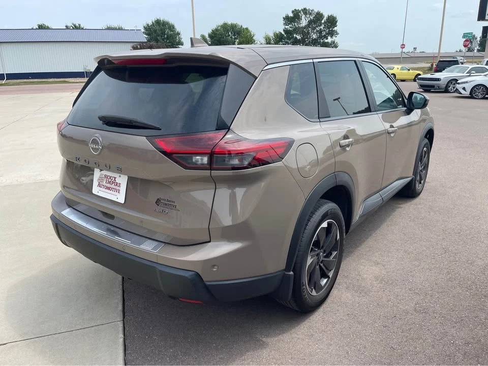 2025 Nissan Rogue - Image 6 of 14