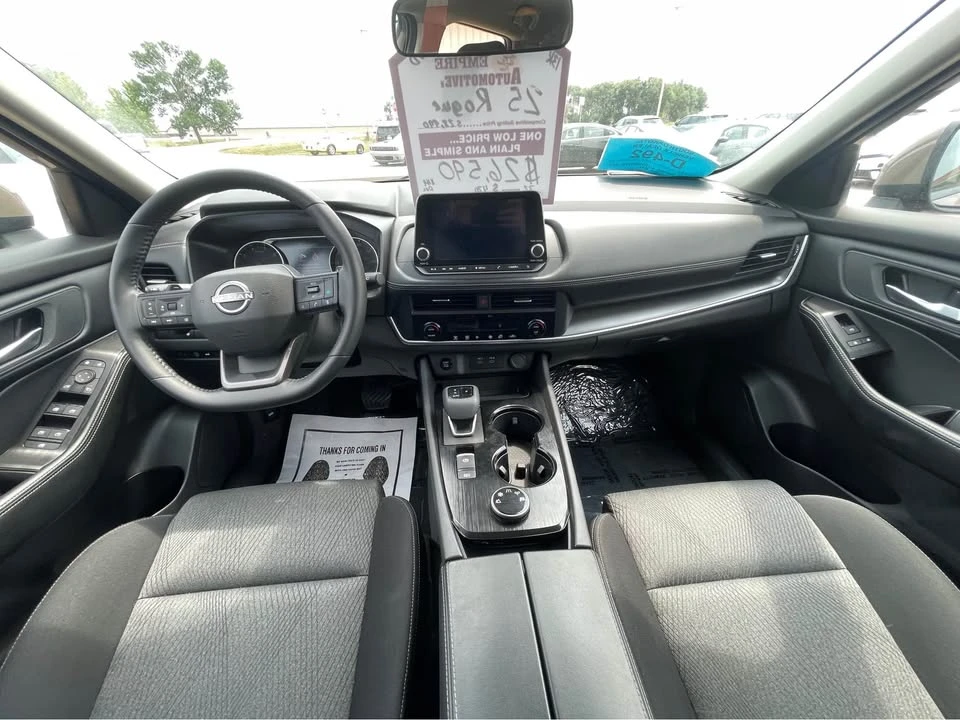 2025 Nissan Rogue - Image 11 of 14