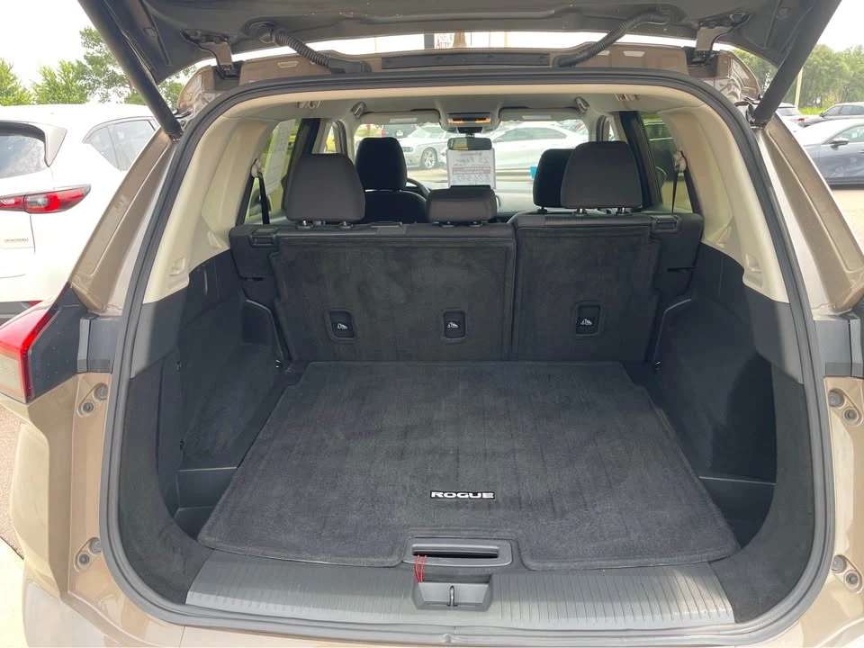 2025 Nissan Rogue - Image 13 of 14