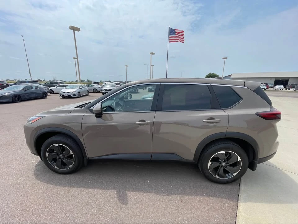 2025 Nissan Rogue - Image 3 of 14