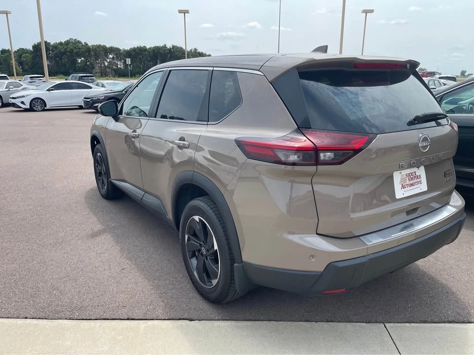 2025 Nissan Rogue - Image 4 of 14