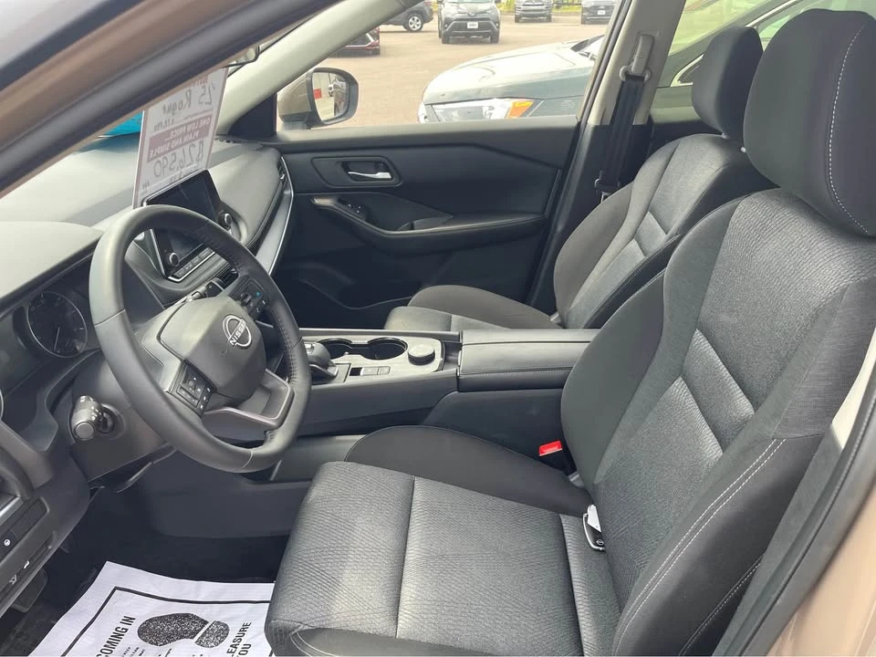 2025 Nissan Rogue - Image 10 of 14