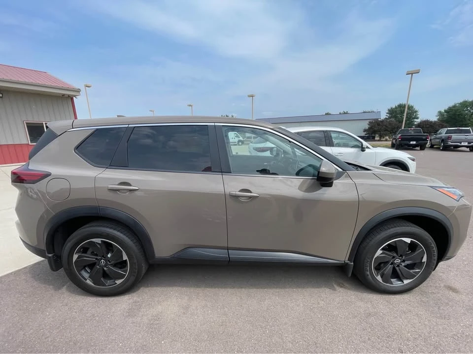 2025 Nissan Rogue - Image 7 of 14