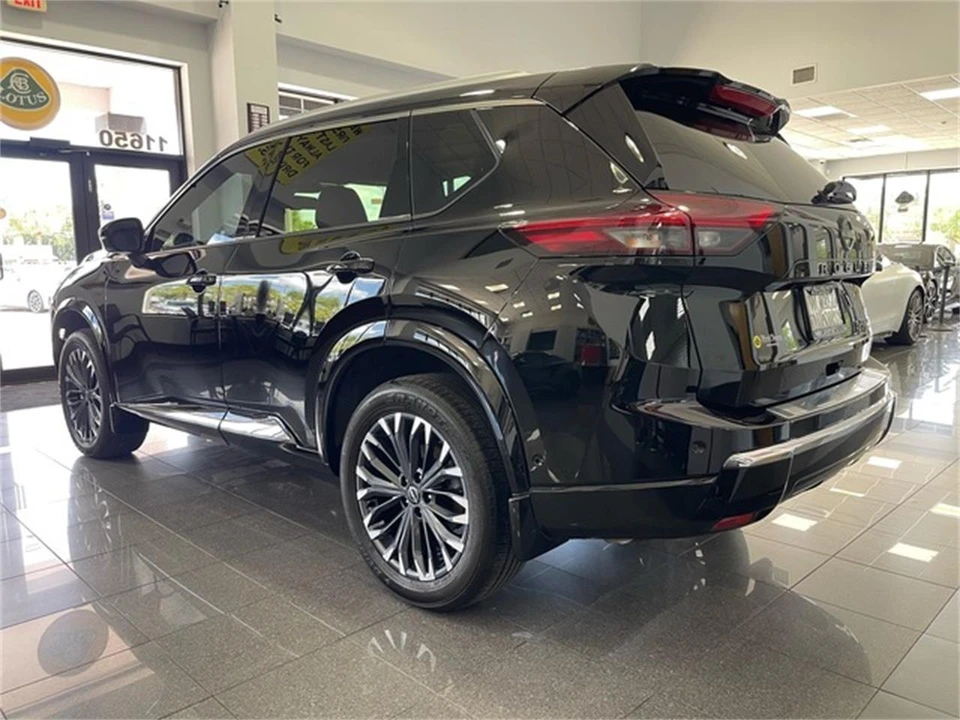 2025 Nissan Rogue - Image 3 of 31